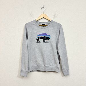 PATAGONIA W's Fitz Roy Bison Ahnya Crew Sweatshirt in Grey "Yellowstone"